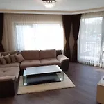 Center Lux * וארנה